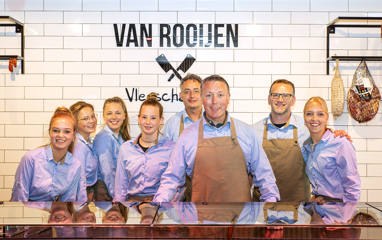 Team van Slagerij van Rooijen achter de toonbank